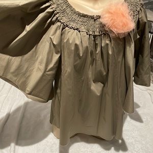 BSB TRENDY OLIVE GREEN TOP NWT. SZ small